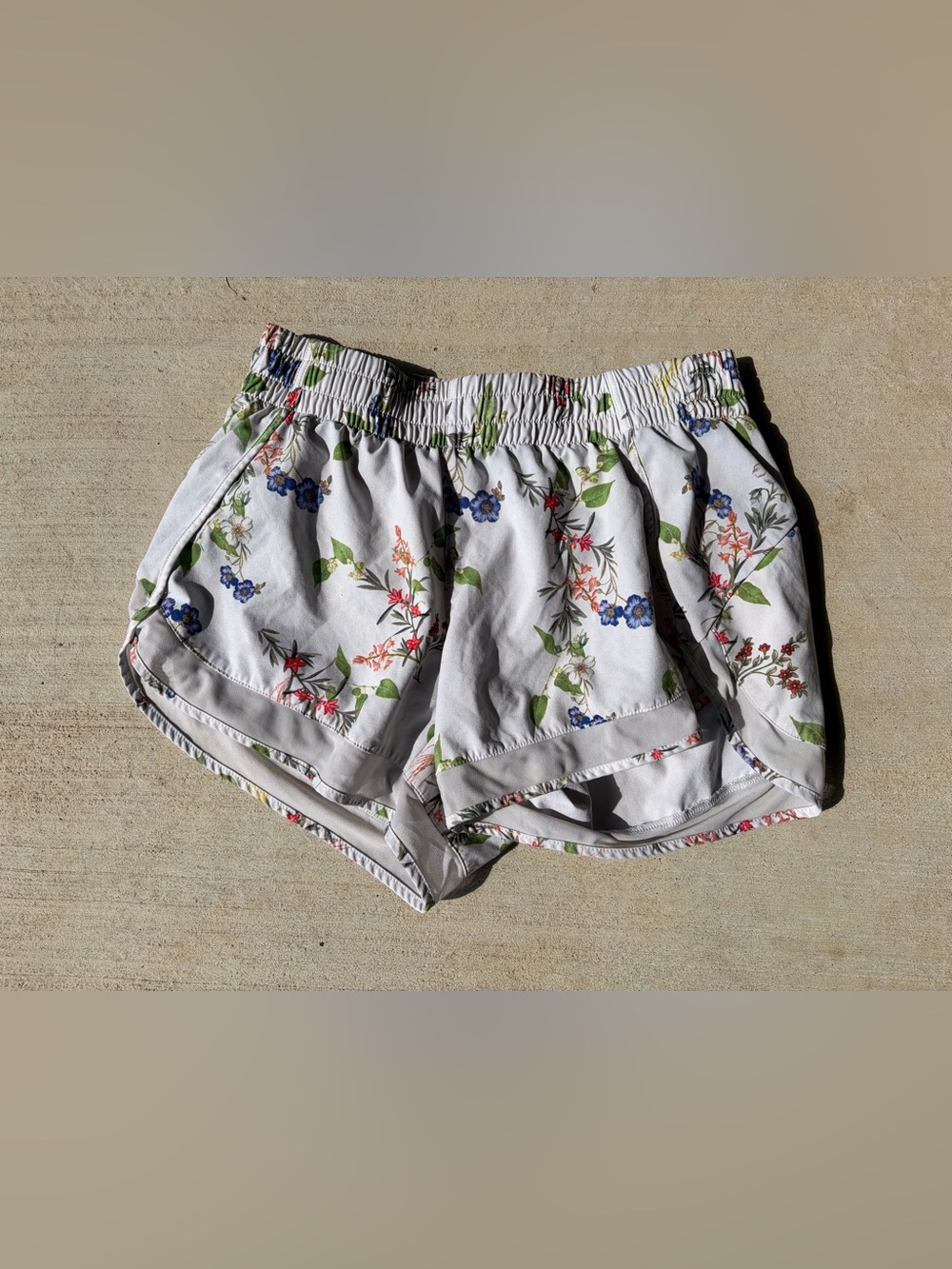 Women’s Athleta XS Racer Run Mesh Floral Botanical shorts